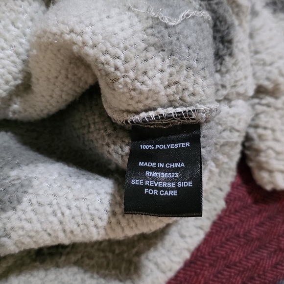 Cozy Geometric Pattern Hoodie - Picture 5 of 6